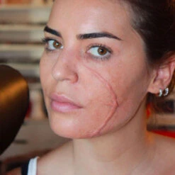 PROTESI CICATRICE LUNGA 7 PROTESI CICATRICE LUNGA -Negozio Di Trucchi Per Effetti Speciali 800x800 protesi cicatrice lunga 2